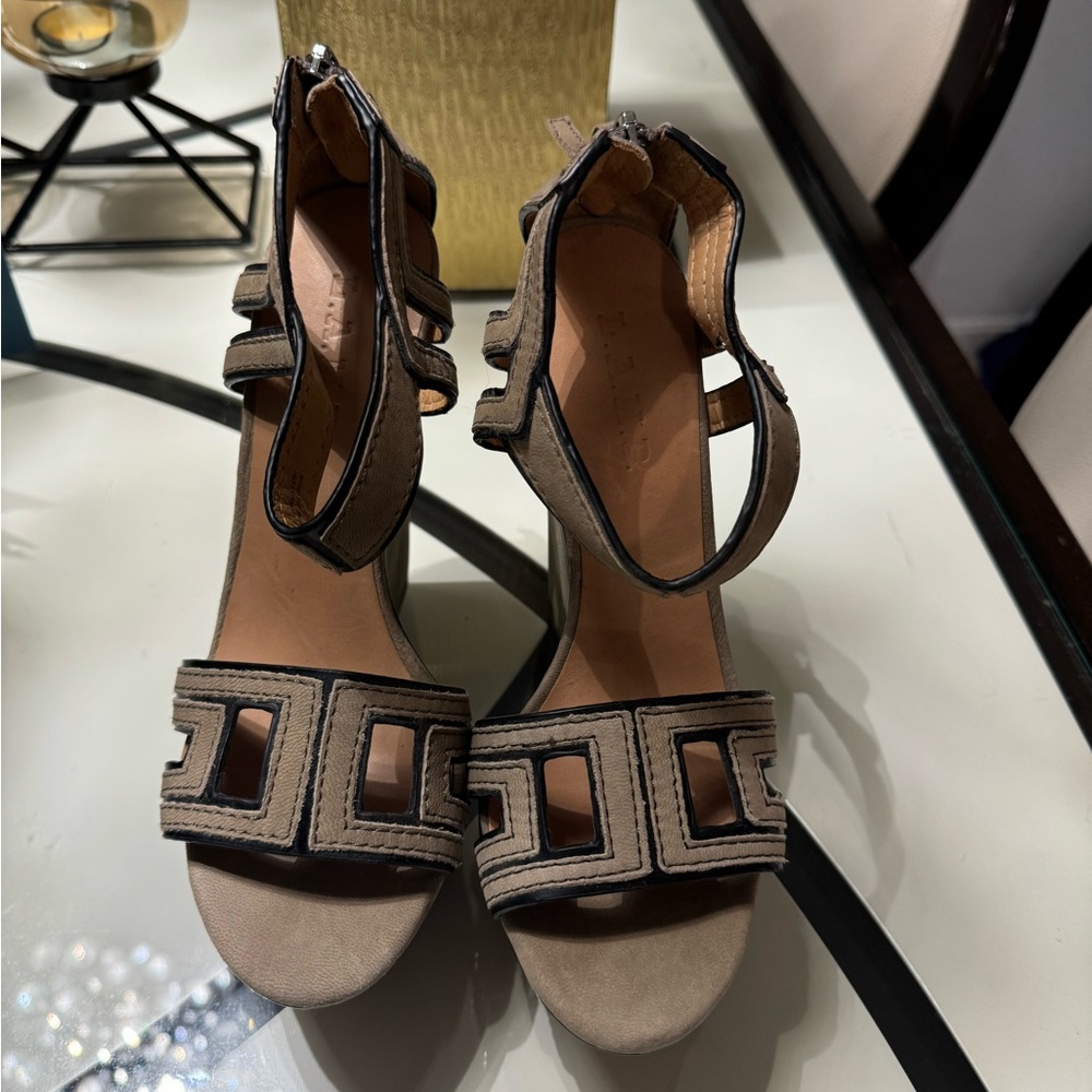 L.A.M.B shoes Beige Pumps - Picture 2 of 6